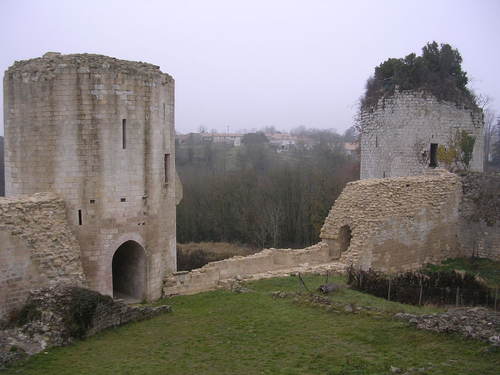 Vue de la courtine post restauration